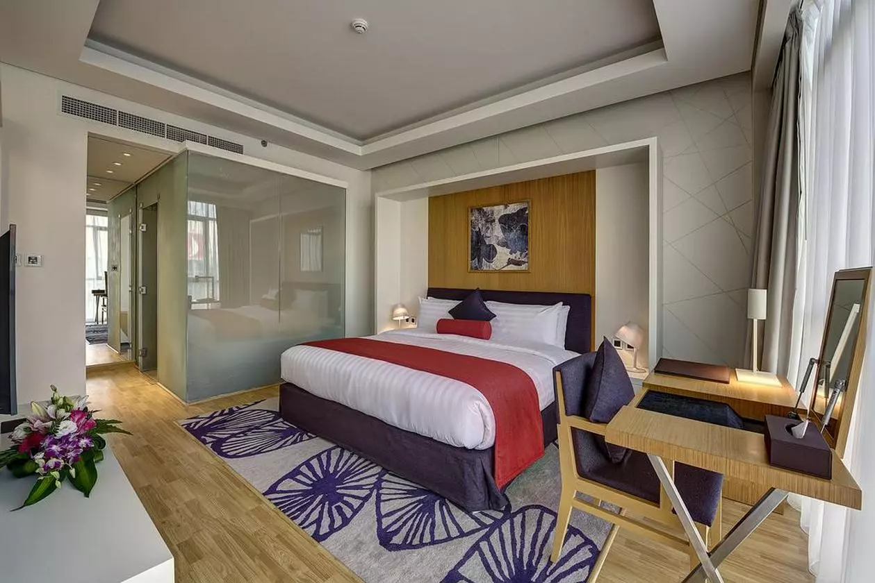 ROYALCONTINENTAL_SHABAVIZ (2).jpg